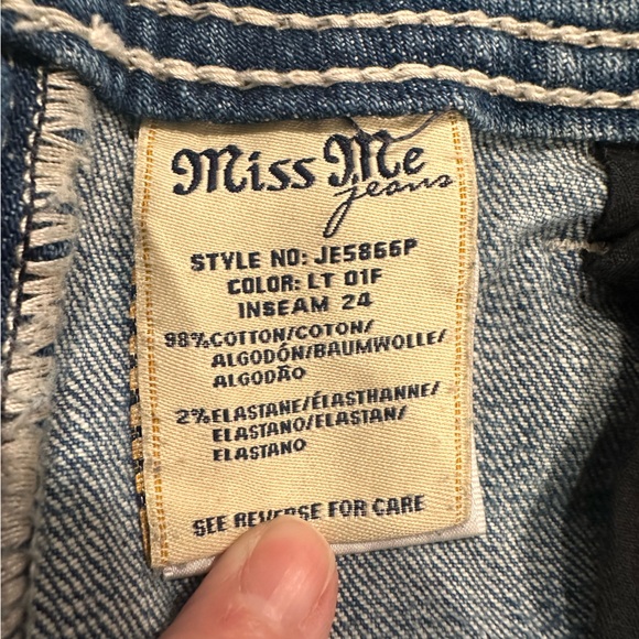 🌸Miss Me distressed pocket capri jeans size 31🌸 - Picture 6 of 10